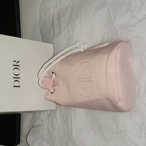 dior pouch